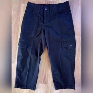 LEE RELAXED FIT 1889 WOMENS CARGO BLACK CAPRIS PANTS SIZE 6 PETITE